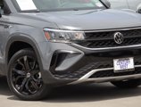 Used 2022 Volkswagen Taos SE image 2