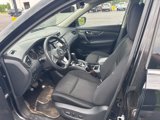 Used 2019 Nissan Rogue SV image 2