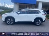Used 2023 Nissan Rogue SV image 2