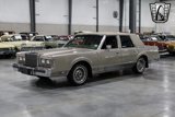 Used 1988 Lincoln Town Car Signature image 2