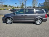 Used 2016 Chrysler Town & Country Touring image 3