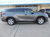 Used 2021 Toyota Highlander LE image 2