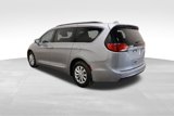 Used 2017 Chrysler Pacifica Touring-L image 3