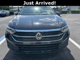 Used 2023 Volkswagen Jetta SE w/ Panoramic Sunroof Package image 4
