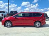 New 2025 Chrysler Pacifica Select image 2