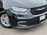 Used 2023 Chrysler Pacifica Touring-L image 3