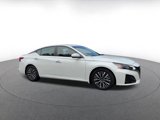 Used 2023 Nissan Altima 2.5 SV image 2