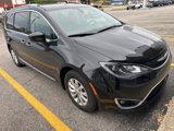 Used 2018 Chrysler Pacifica Touring-L image 4