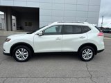 Used 2016 Nissan Rogue SV image 2