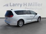 Certified 2023 Chrysler Pacifica Touring-L image 5