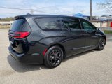Used 2023 Chrysler Pacifica Limited w/ Uconnect Theater Family Group image 3