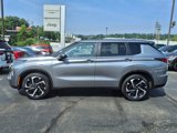 Used 2023 Mitsubishi Outlander SE image 2
