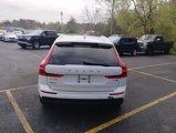 Used 2018 Volvo XC60 T5 Momentum w/ Vision Package image 4