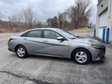 Used 2022 Hyundai Elantra SE image 2