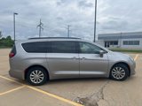 Used 2017 Chrysler Pacifica Touring-L image 6