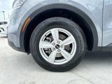 Used 2023 Kia Sorento LX image 4