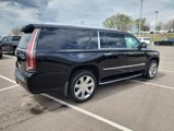 Used 2017 Cadillac Escalade ESV Luxury image 3