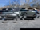 Used 2023 Chevrolet Suburban Premier image 2