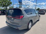Used 2023 Chrysler Pacifica Touring-L image 5