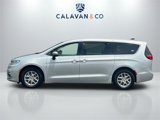 Used 2023 Chrysler Pacifica Touring-L image 4
