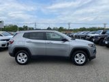 Used 2022 Jeep Compass Latitude image 2