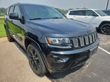 Used 2017 Jeep Grand Cherokee Altitude image 3