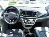 Used 2018 Chrysler Pacifica Touring-L image 2
