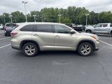 Used 2015 Toyota Highlander XLE image 4