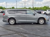 Used 2020 Chrysler Pacifica Touring w/ Advanced Safetytec Group image 2