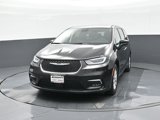 Used 2023 Chrysler Pacifica Touring-L image 5