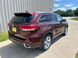 Used 2019 Toyota Highlander AWD V6 image 4