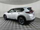 Used 2024 Nissan Rogue SV image 2