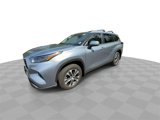 Used 2023 Toyota Highlander XLE image 4