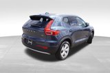 Used 2022 Volvo XC40 T5 Momentum image 6