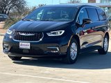 New 2025 Chrysler Pacifica Select image 3