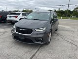 Used 2021 Chrysler Pacifica Touring-L image 5
