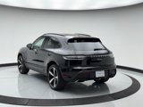 Certified 2025 Porsche Macan image 3