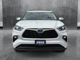 Used 2022 Toyota Highlander XLE image 2