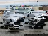 Used 2017 Mitsubishi Outlander SE image 2