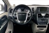 Used 2016 Chrysler Town & Country Touring image 5