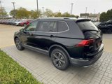 Used 2018 Volkswagen Tiguan SEL image 2
