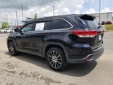 Used 2017 Toyota Highlander SE image 3