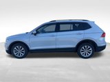 Used 2018 Volkswagen Tiguan SE w/ Panoramic Sunroof Package image 2