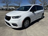 New 2025 Chrysler Pacifica Select image 3
