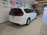 New 2025 Chrysler Pacifica Select image 3