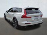 Used 2020 Volvo V60 T5 Cross Country image 3