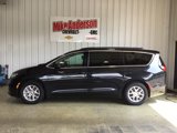 Used 2022 Chrysler Pacifica Touring-L image 2