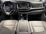 Certified 2019 Toyota Highlander AWD V6 image 5
