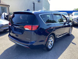 Used 2017 Chrysler Pacifica Limited image 2