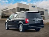 Used 2014 Chrysler Town & Country Touring-L image 3